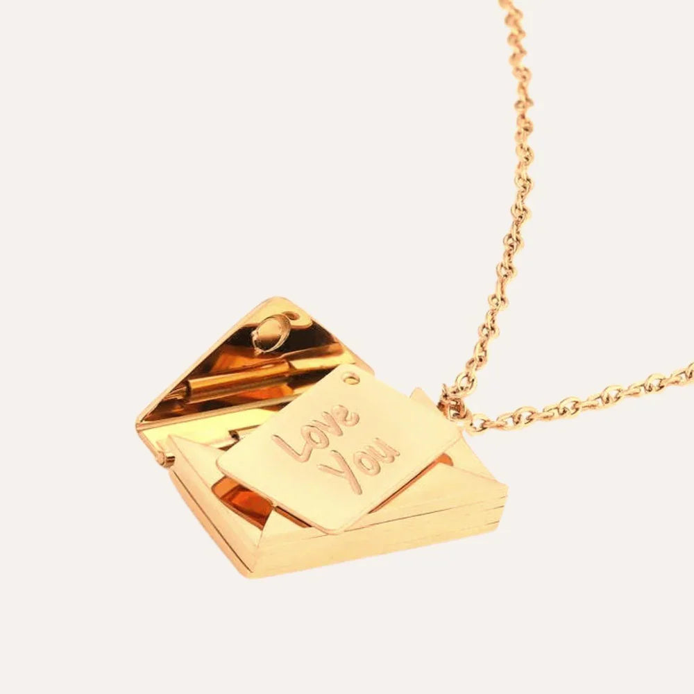 Collier Enveloppe à Message Secret – Un “Je t’aime” à porter sur soi